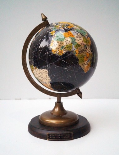 Black world globe - black,